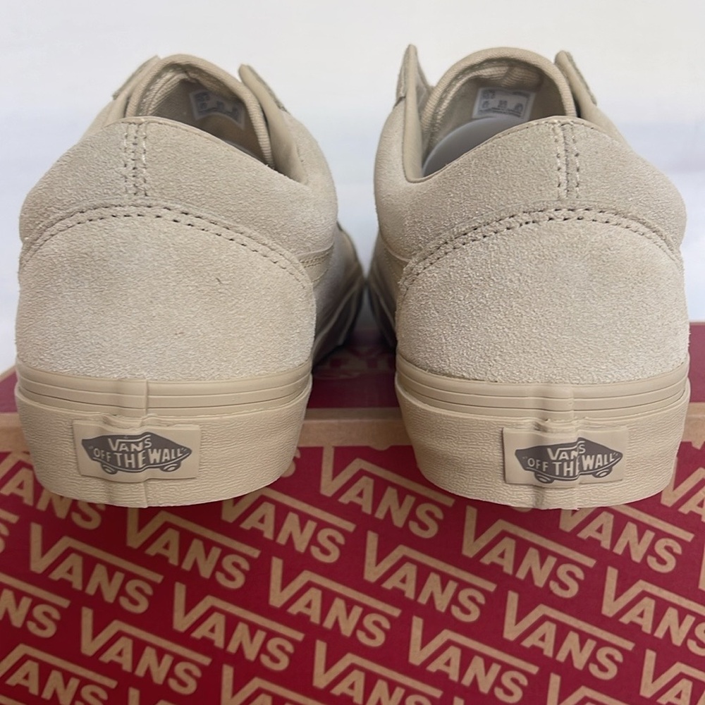 Vans • WMNS Old Skool Mono Suede Tan
VN000CPSTAN
Sneakers - Picture 4 of 16
